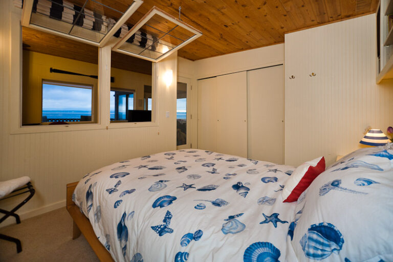 Beach Cabin Queen Bed (Alternate)